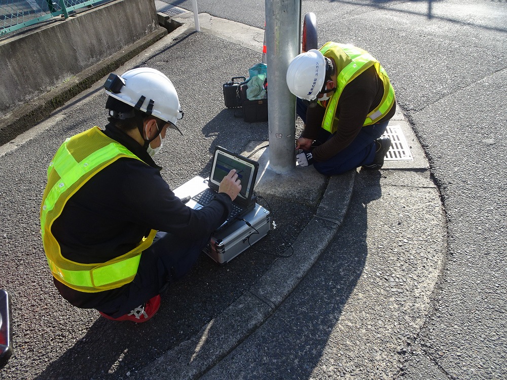 非破壊検査(支柱路面境界部調査システム)
